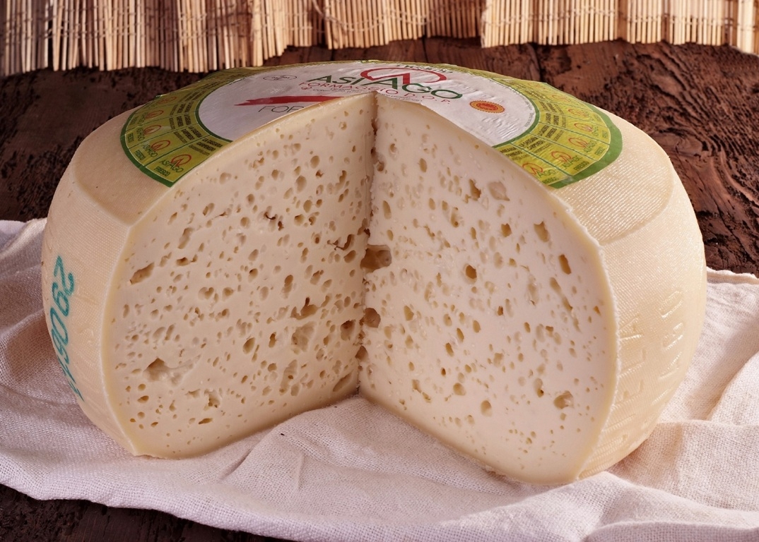 Сыр качок. Азиаго Италия сыр. Сыр Асьяго. Asiago pressato (Азиаго Прессато). Сыры с дырками.